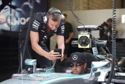 MERCEDES AMG PETRONAS gewinnt zum zweiten Mal FIA Formel 1 Konstrukteursweltmei