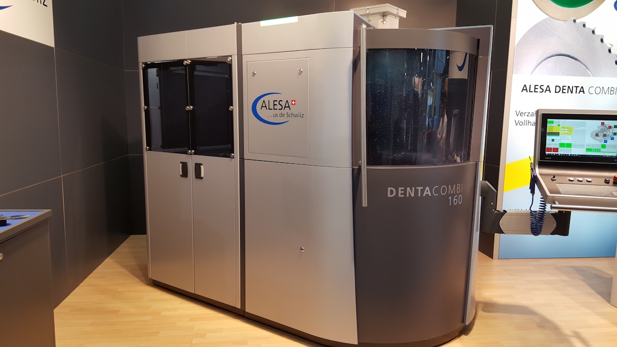 Werkzeugschleifmaschine mit integrierter Roboter Automation ⚠️