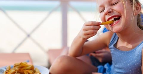 Mit einer Portion Pommes den Sommergenießen