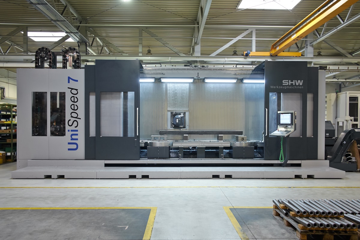 Innovative Basismaschine für Bearbeitung komplexer Werkstücke