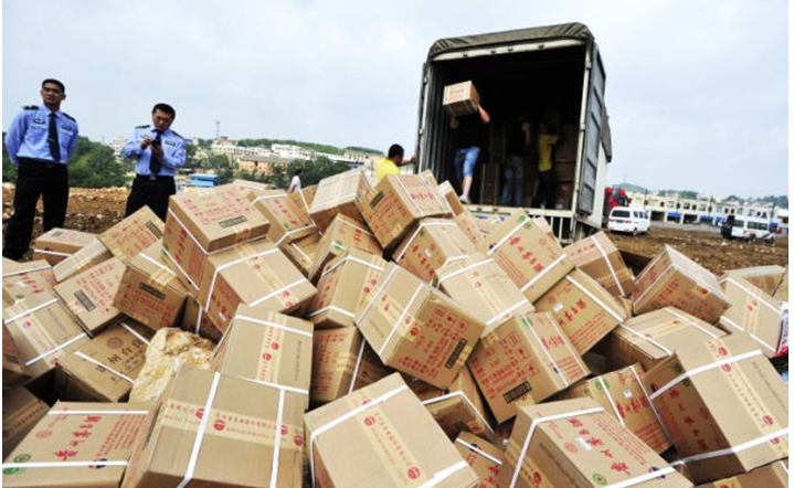 Fälschungen in der Schweiz: Urlaubssouvenirs rückläufig, Online-Schnäppchen nehmen zu