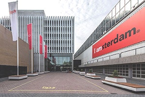 Großlamellensystem sorgt für Sichtschutz bei der RAI Amsterdam