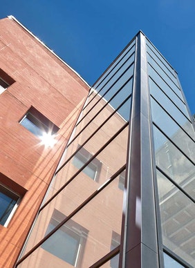 SILVERSTAR WHITESHINE Glasfassaden - Brillantes Farbspiel und mehr Schutz