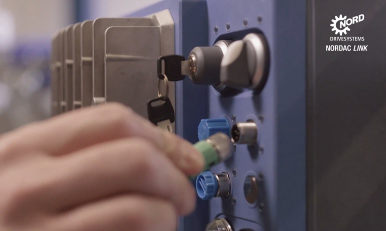 Vernetzte Antriebselektronik und Industrie-4.0-Funktionen auf SPS IPC Drives