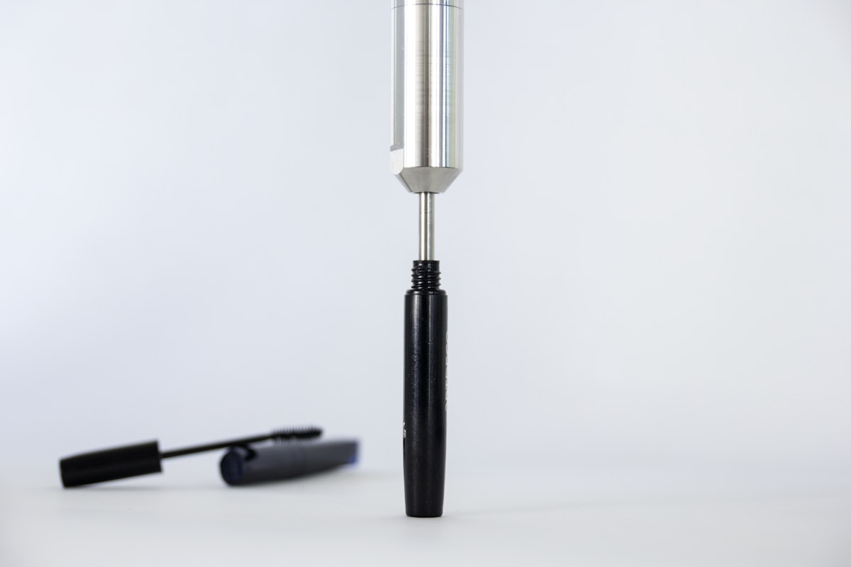 Automatisierte Mascaraproduktion