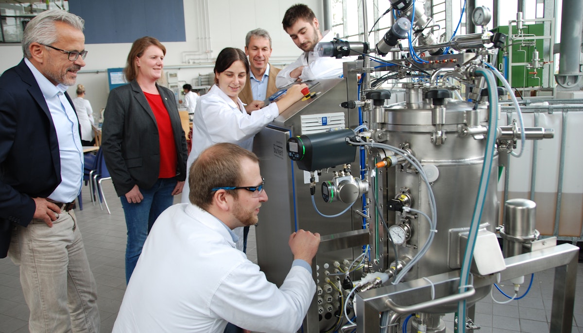 Neuer Versuchsstand mit Automatisierungstechnik für die Hochschule