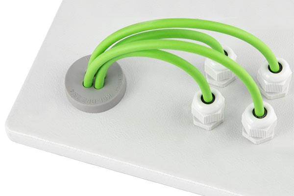 Neue M25 Multi Kabeldurchführung im hygienischen Design und IP66 / IP68