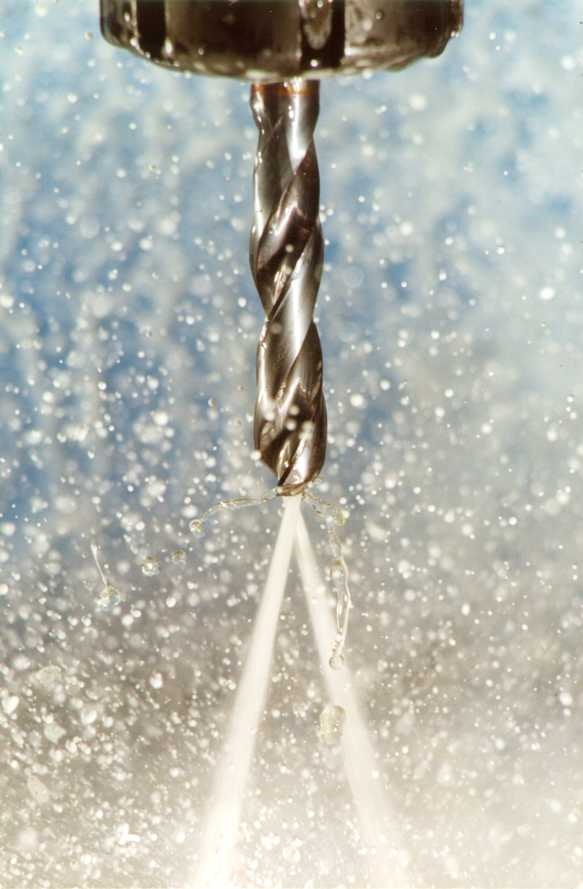 Mitarbeiter schützen mit optimalem Kühlschmierstoff? So geht's! 