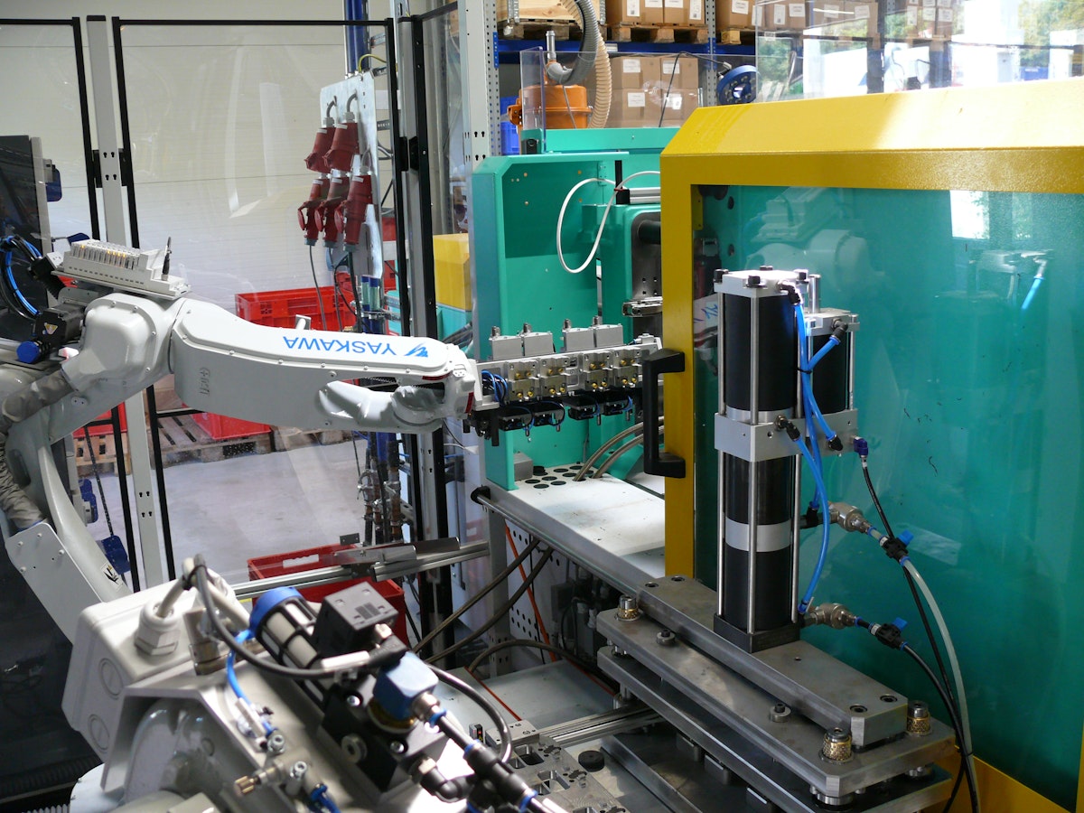 Vollautomatische ✔️ Herstellung eines Kunststoffhybridbauteils