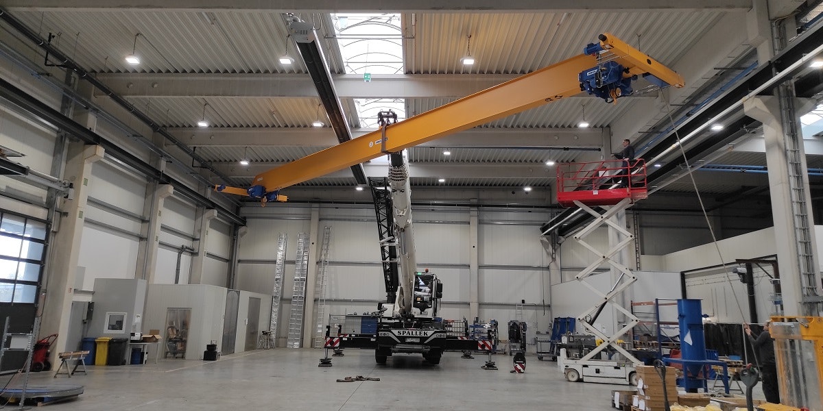 Unser neuer Hallenkran ist da!