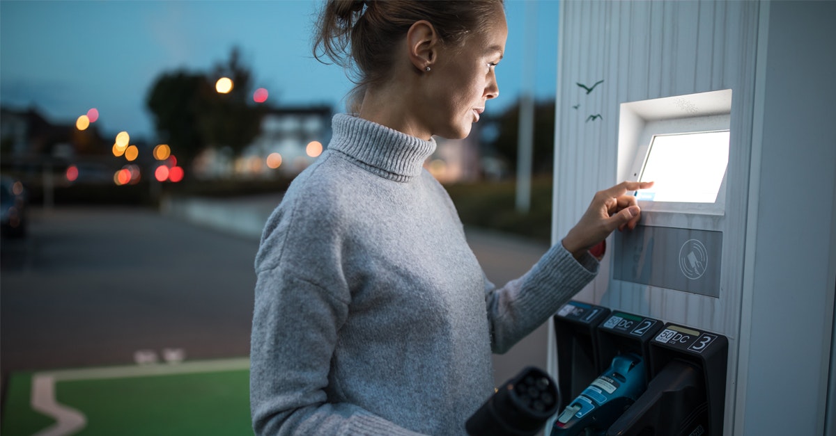 Vernetzte E-Ladesäulen mit cleverem Komfort für Kunden und Betreiber
