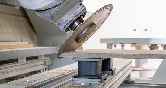 Gehrungen scharf und ausrissfrei mit dem NN-System DP FLEX