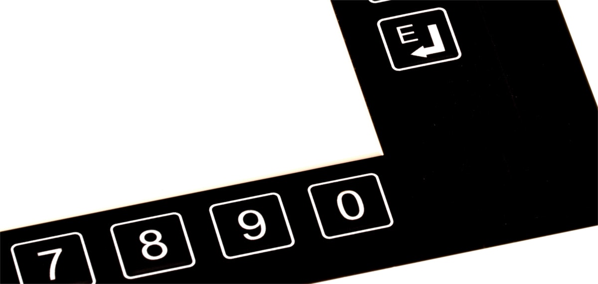 Hochtransparente Displays im Nachtdesign