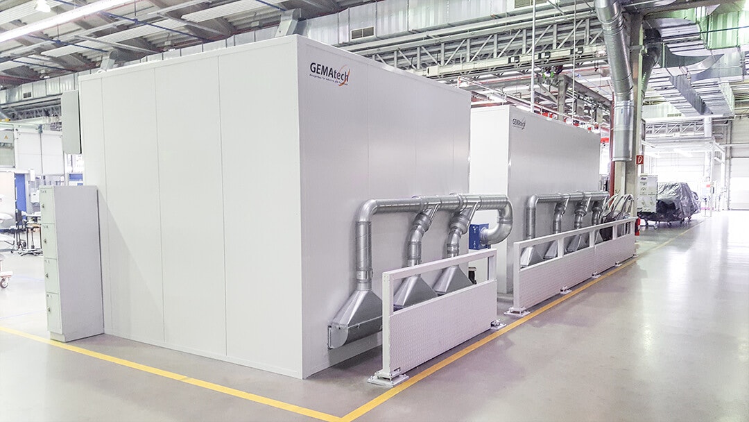 Schallschutzkabinen mit integrierter Absaugung bei Schleifarbeiten: Schleifkabinen