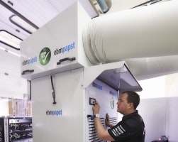 Bestes Klima in der MERCEDES AMG PETRONAS Rennbox