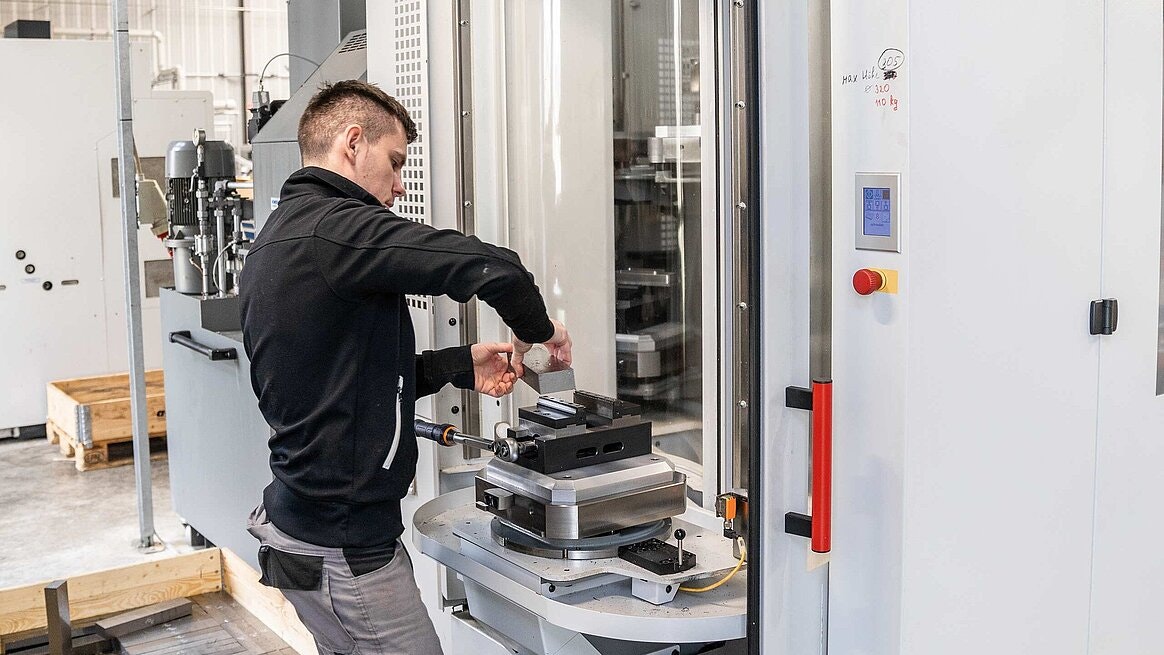 Kapazität für Neues schaffen - HERMLE Anwenderbericht