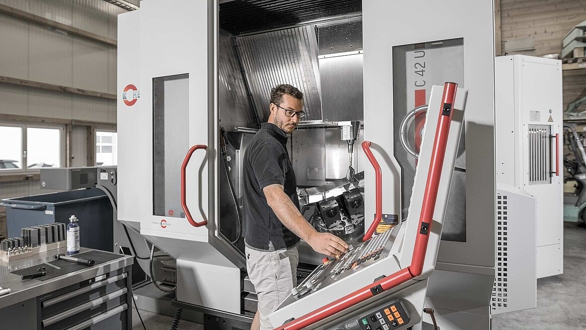 5-Achsen-High End-Bearbeitung an 7 Tagen pro Woche