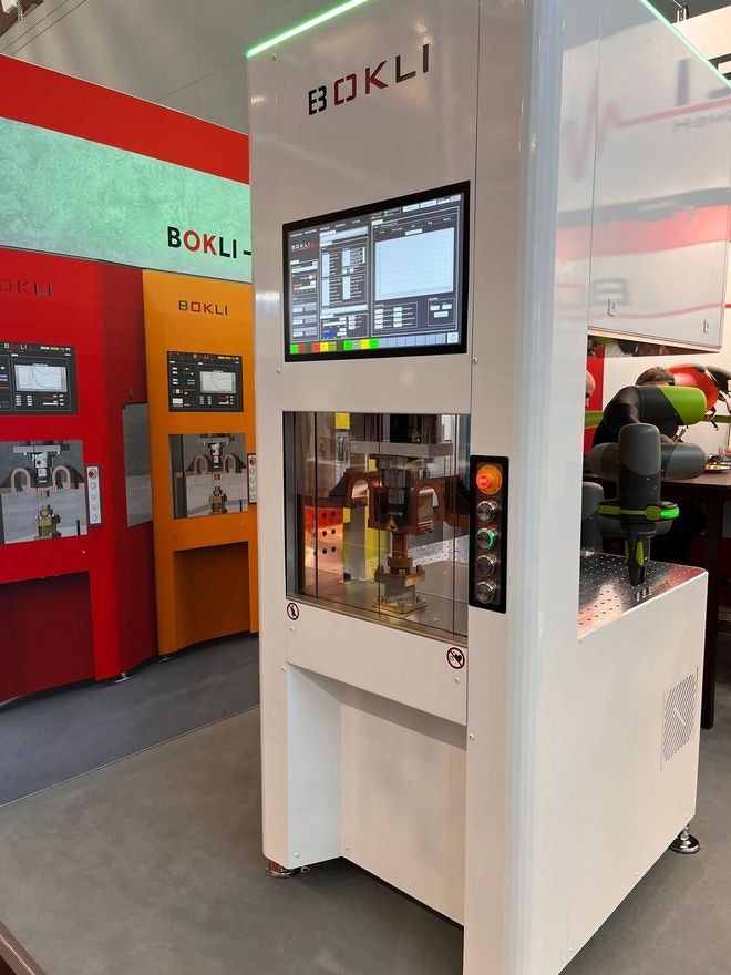 Widerstandsschweißen automatisieren: Wie moderne Schweißmaschinen Platz und Kosten sparen