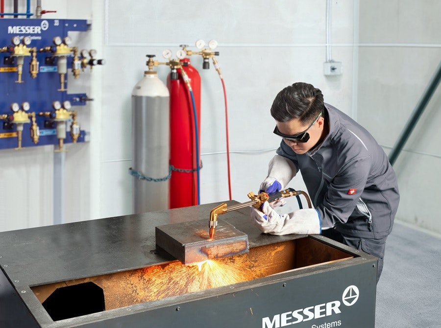 KOMPLETTLÖSUNGEN, DIE VERBINDEN UND BEGEISTERN