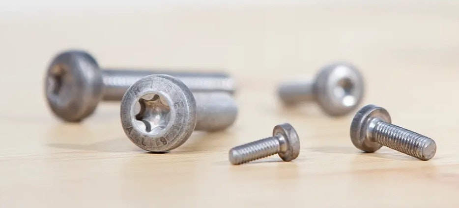 Die Vorteile von Solarschrauben für PV-Systeme: Korrosionsschutz bis Belastbarkeit