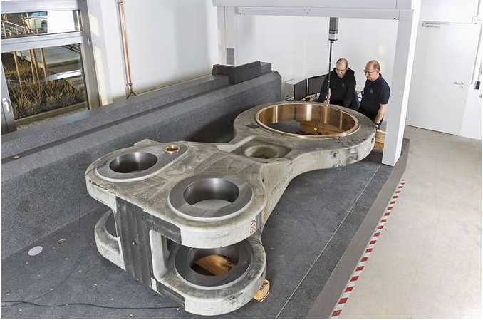 Kolossal! Meterlange und tonnenschwere Bauteile erobern unseren Messraum