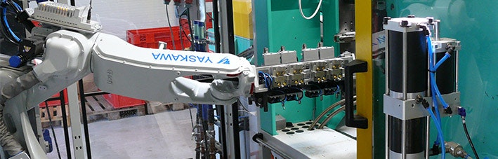 Robotive Automationslösungen für die Kunststoffindustrie